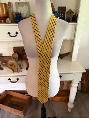 Roma Yellow Tie with Navy Chevron Motif